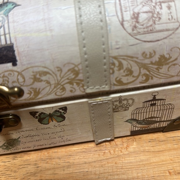 Vintage Style Paper Mache Storage Chest Metal Clasp 2011 Kathryn White Design - Picture 6 of 8